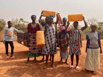 Eindrücke vom täglichen Wasserholen 