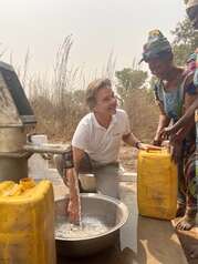 Wasser vom neuen Brunnen